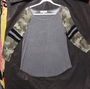 Hippie Rose Scoopneck Camo sleeve T-Shirt-XLG-like new